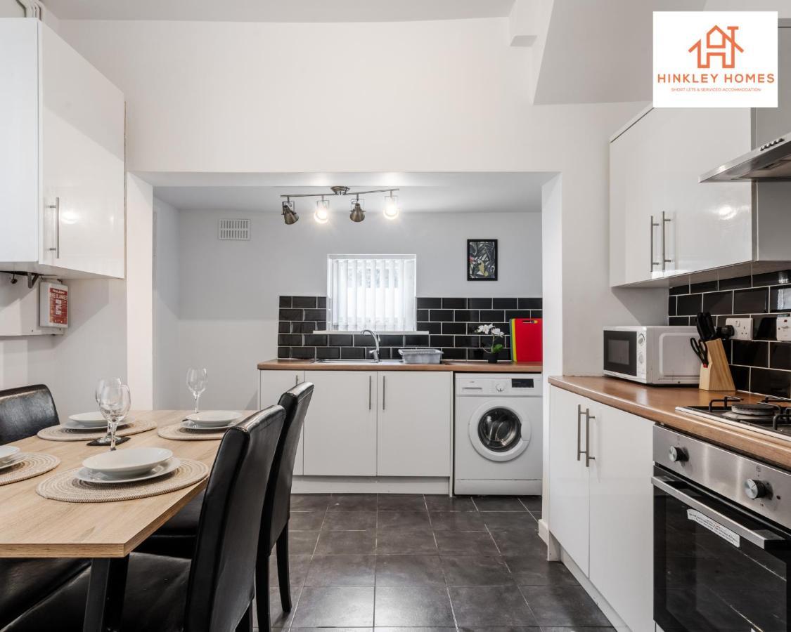 Stylish Home: Free Wifi & Parking By Hinkley Homes Apartment
